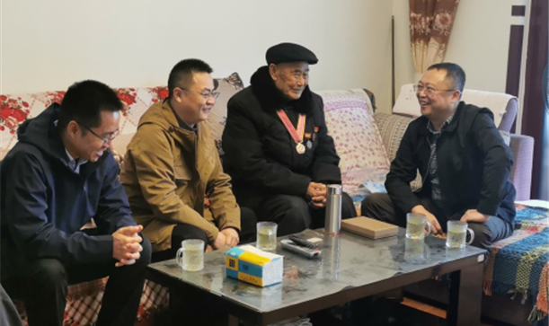 AG旗舰厅官方网站集团走访慰问抗美援朝志愿军老战士