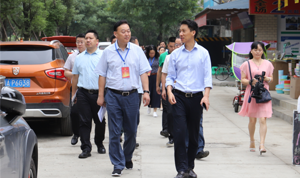 区人大调研组考察AG旗舰厅官方网站集团香城公司静安农贸市场工程项目